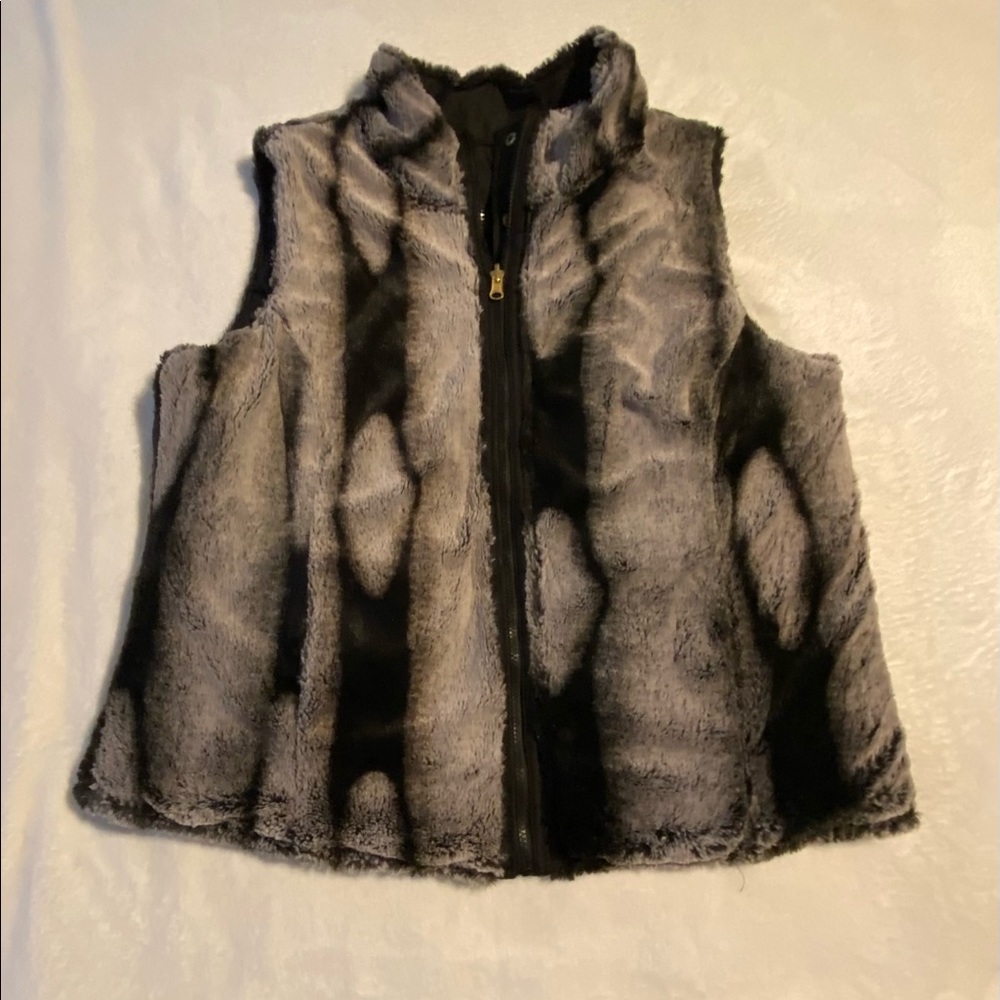 Reversible Puffer Vest - Picture 7 of 16